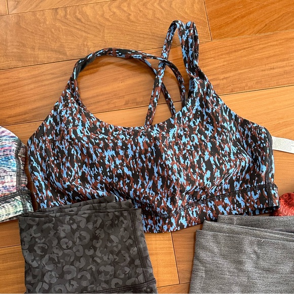 Lululemon sports bra size 10 - Picture 3 of 4